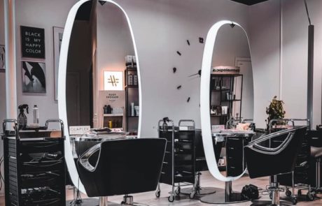 Salon Hot Hair on viihtyisä parturi-kampaamo Espoon Tapiolassa.